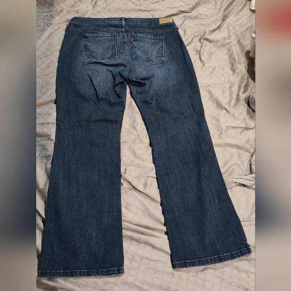 Levi's Strauss Women's Bold Curve Boot Cut, Five Pocket, Blue Jeans Size 18w - Picture 4 of 9